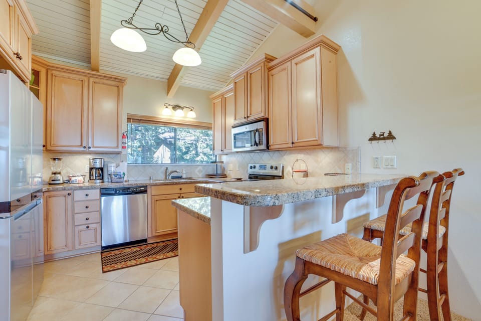 Kitchen | Main Level | Keurig & Drip Coffee Makers | Dishwasher | Cooking Basics