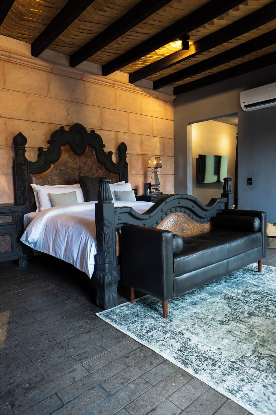 Suite | Premium bedding, minibar, in-room safe, blackout drapes