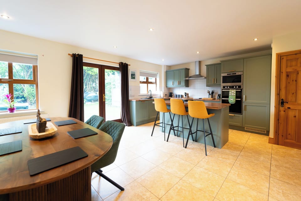 Kitchen/Dining area (2)