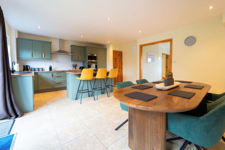 Kitchen/Dining area (1)
