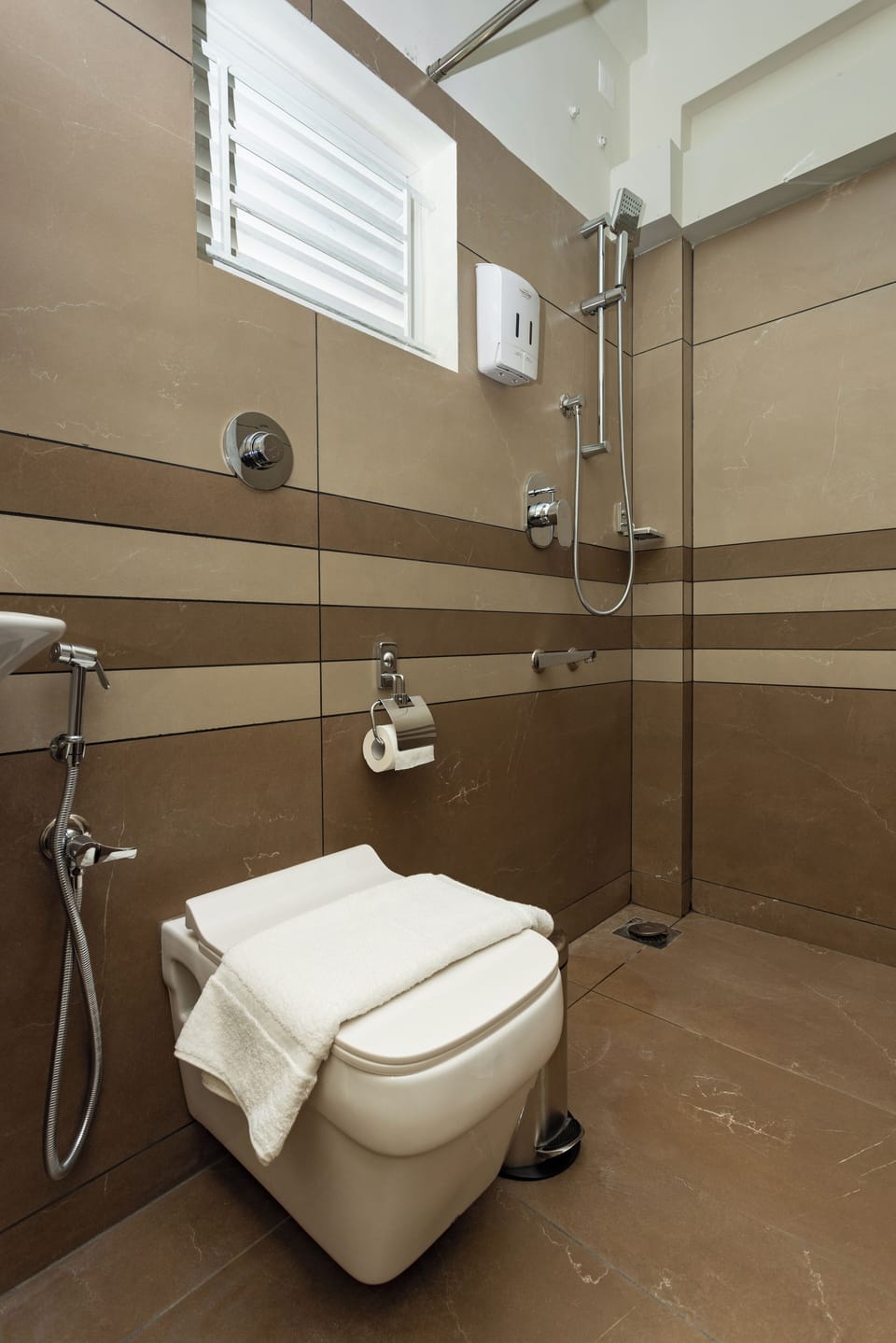 Family Triple Room | Bathroom | Shower, bathrobes, slippers, bidet