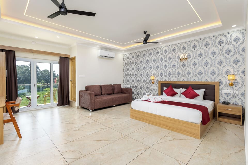 Deluxe Suite, City View | Desk, laptop workspace, soundproofing, iron/ironing board