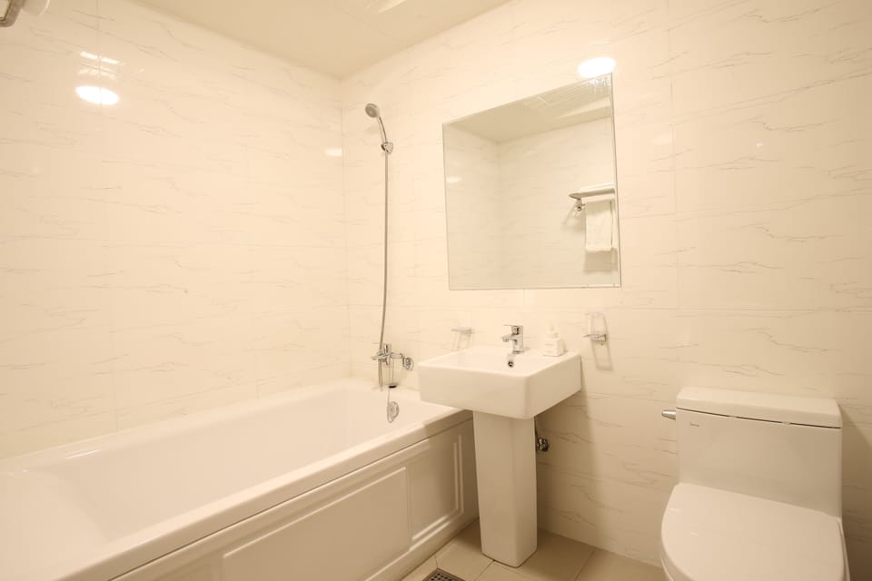 Deluxe Double Room, City View | Egyptian cotton sheets, premium bedding, memory foam beds