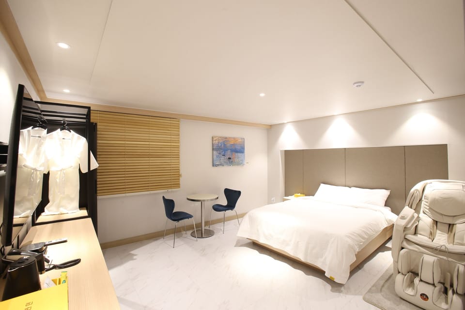 Premium Double Room | Egyptian cotton sheets, premium bedding, memory foam beds