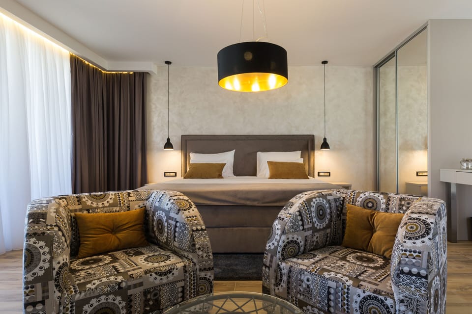 Deluxe Double Room, 1 King Bed, Pool View | Premium bedding, in-room safe, desk, soundproofing