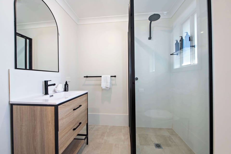 Ensuite - Shower + Toilet