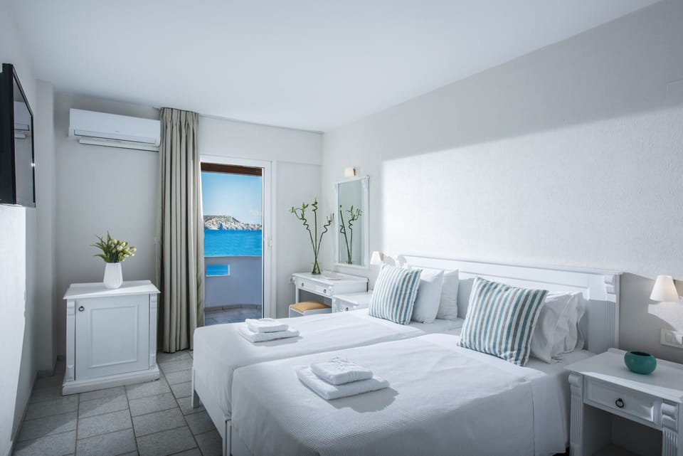 Double Room, Sea View | Laptop workspace, soundproofing, bed sheets