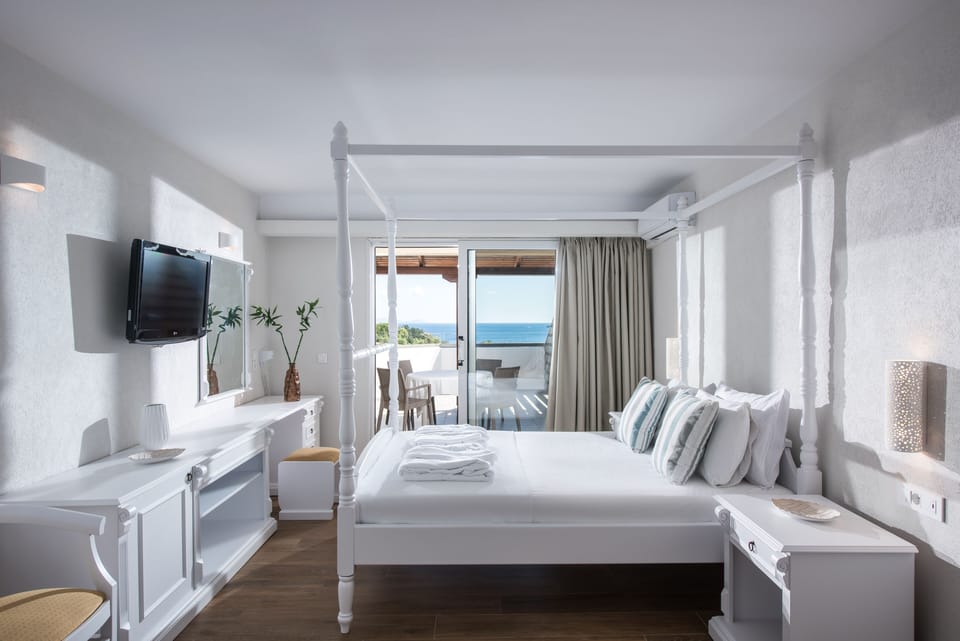 Superior Suite, 2 Bedrooms, Sea View | Laptop workspace, soundproofing, bed sheets