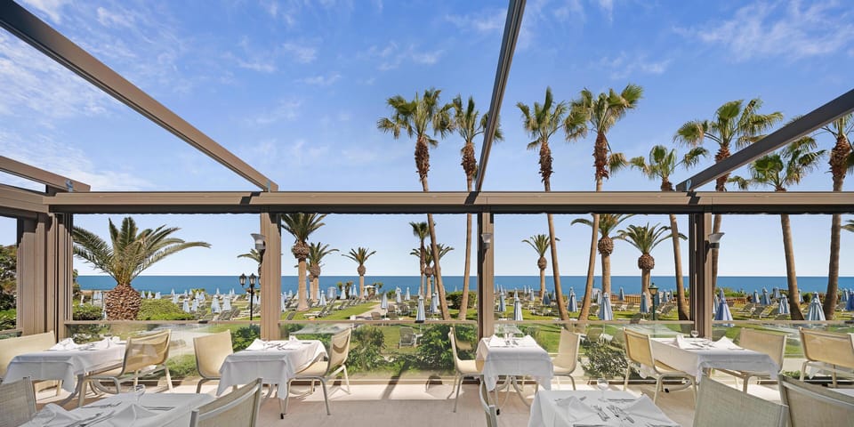 2 restaurants, dinner served