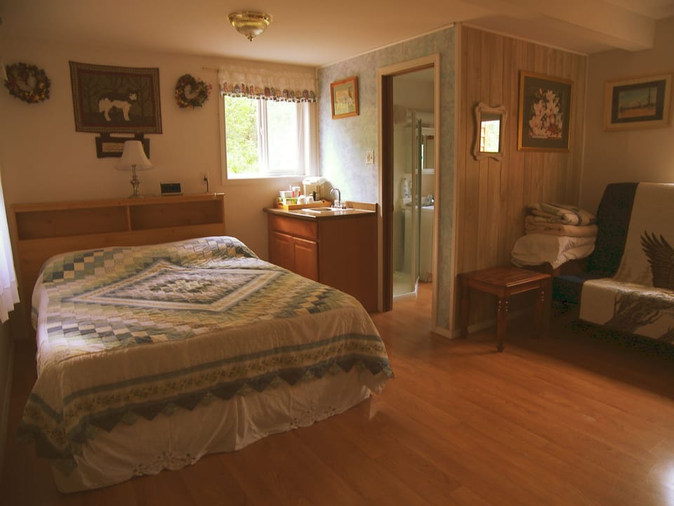Family Room, 1 Bedroom, Refrigerator, Annex Building | Blackout drapes, iron/ironing board, free WiFi, bed sheets