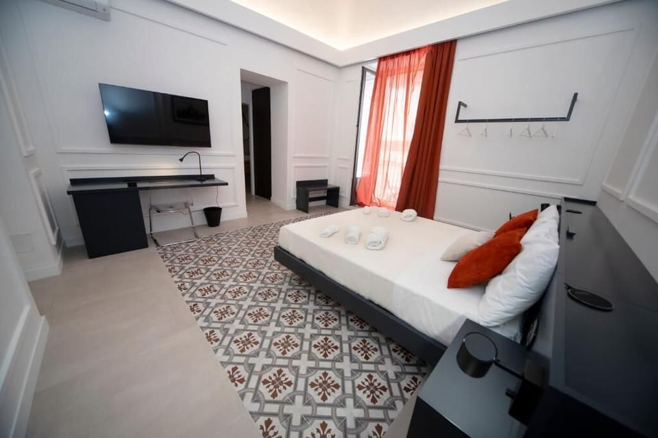 In-room safe, desk, laptop workspace, soundproofing
