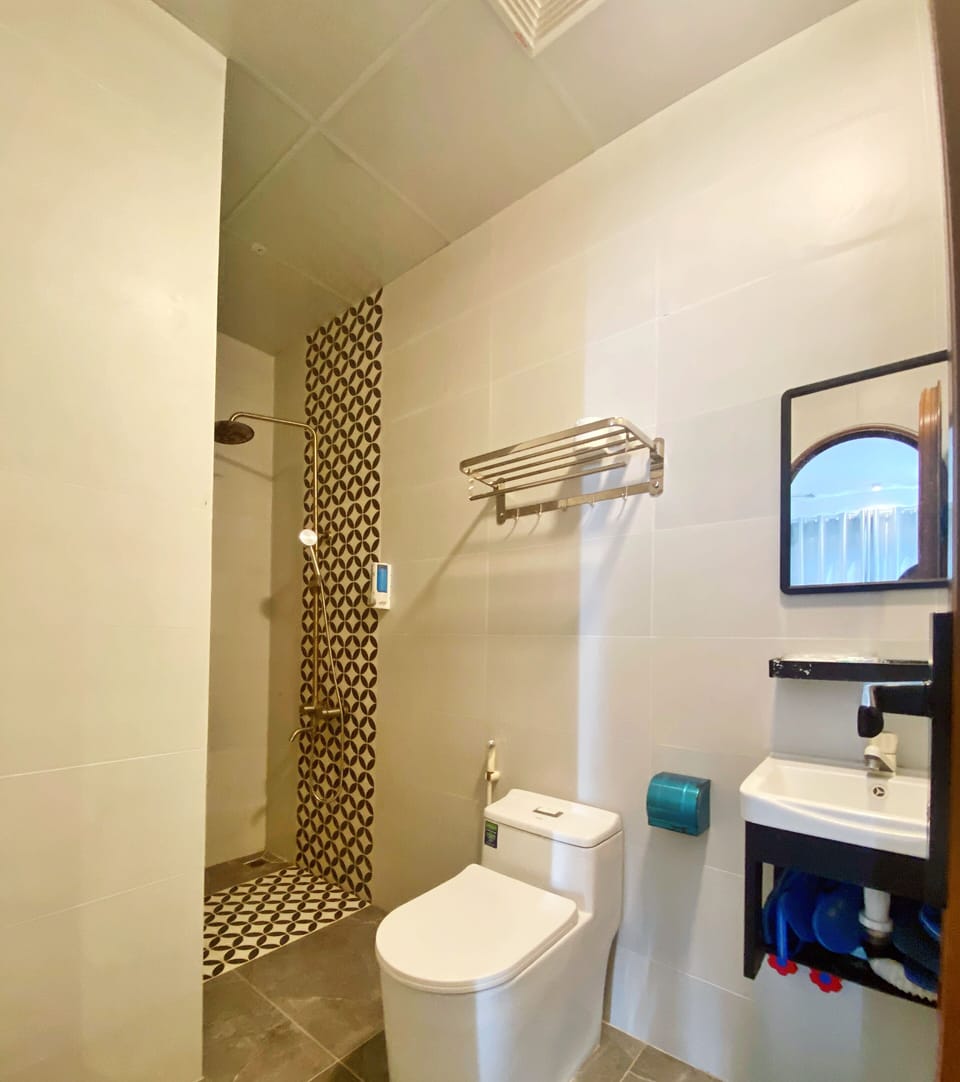Family Room, Garden View | Bathroom | Shower, hydromassage showerhead, hair dryer, slippers