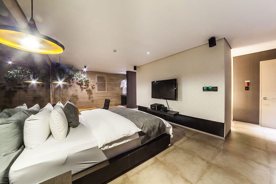 Suite Double (Extra fee applies for 2+ consecutive nights stay) | Down comforters, memory foam beds, soundproofing, free WiFi