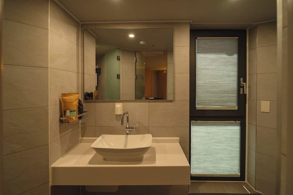 Deluxe Room, Balcony, Corner | Bathroom | Hair dryer, slippers, towels, soap