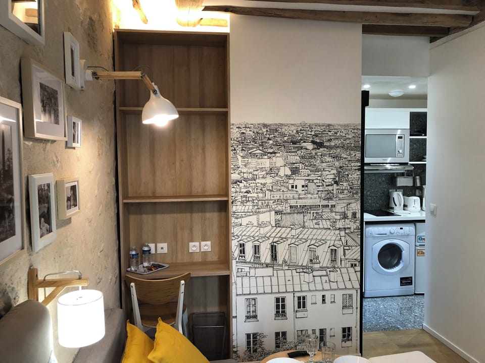 Design Studio (101) | Blackout drapes, soundproofing, iron/ironing board, free WiFi
