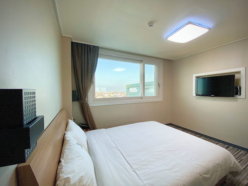 Desk, blackout drapes, soundproofing, free WiFi