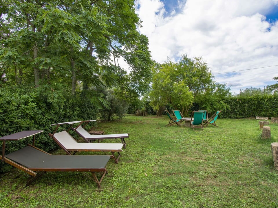 Cloud, Plant, Sky, Natural Environment, Natural Landscape, Shade, Grass, Land Lot, Tree, Outdoor Furniture