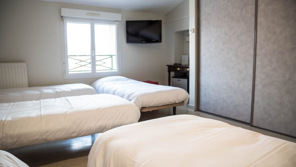 Quintuple Family Room  | In-room safe, desk, soundproofing, free cribs/infant beds