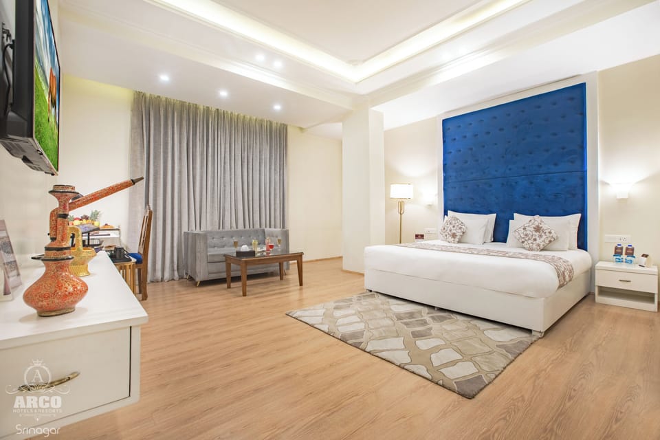 Royal Double Room, 1 King Bed, Non Smoking, Air conditioning | Premium bedding, down comforters, in-room safe, individually furnished