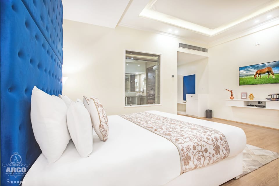 Royal Double Room, 1 King Bed, Non Smoking, Air conditioning | Premium bedding, down comforters, in-room safe, individually furnished