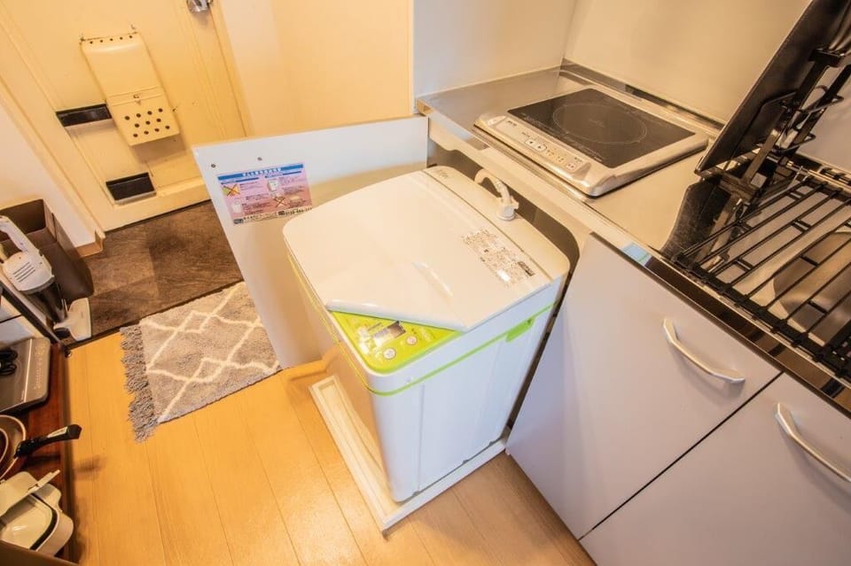Basic Double Room | Private kitchen | Mini-fridge, microwave, oven, stovetop
