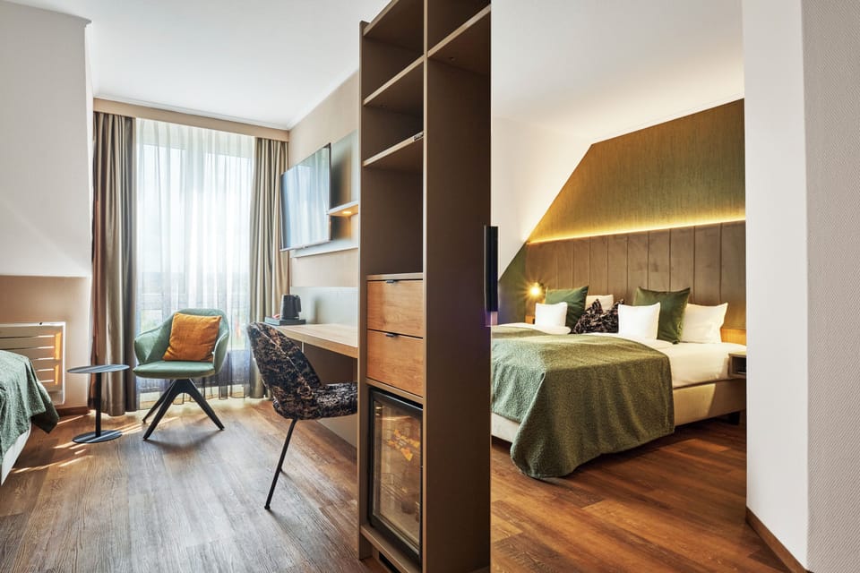 Hypo-allergenic bedding, down comforters, minibar, desk