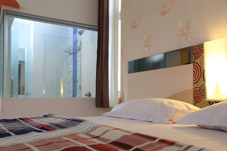 Deluxe Double Room | Desk, free WiFi, bed sheets