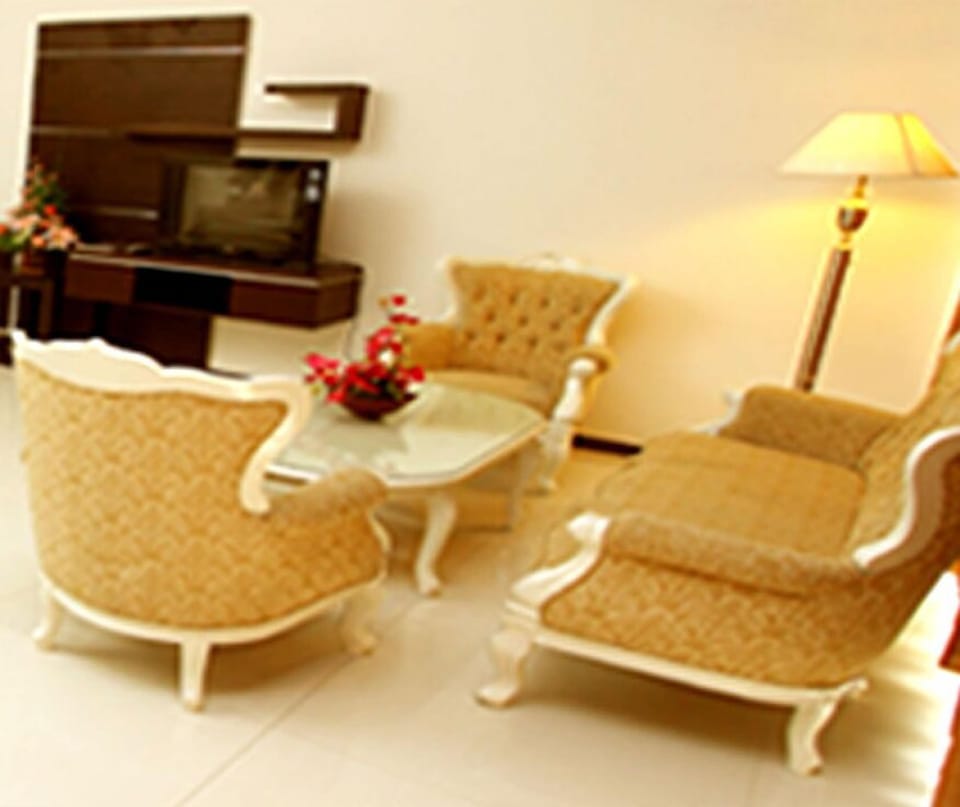 32-inch LED TV with cable channels, TV