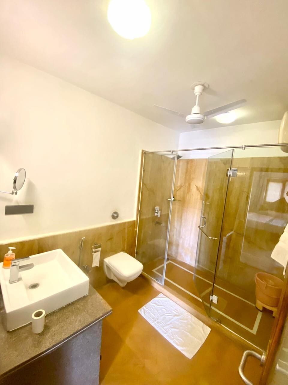 Deluxe Double Room, City View | Bathroom | Shower, hair dryer, towels, soap