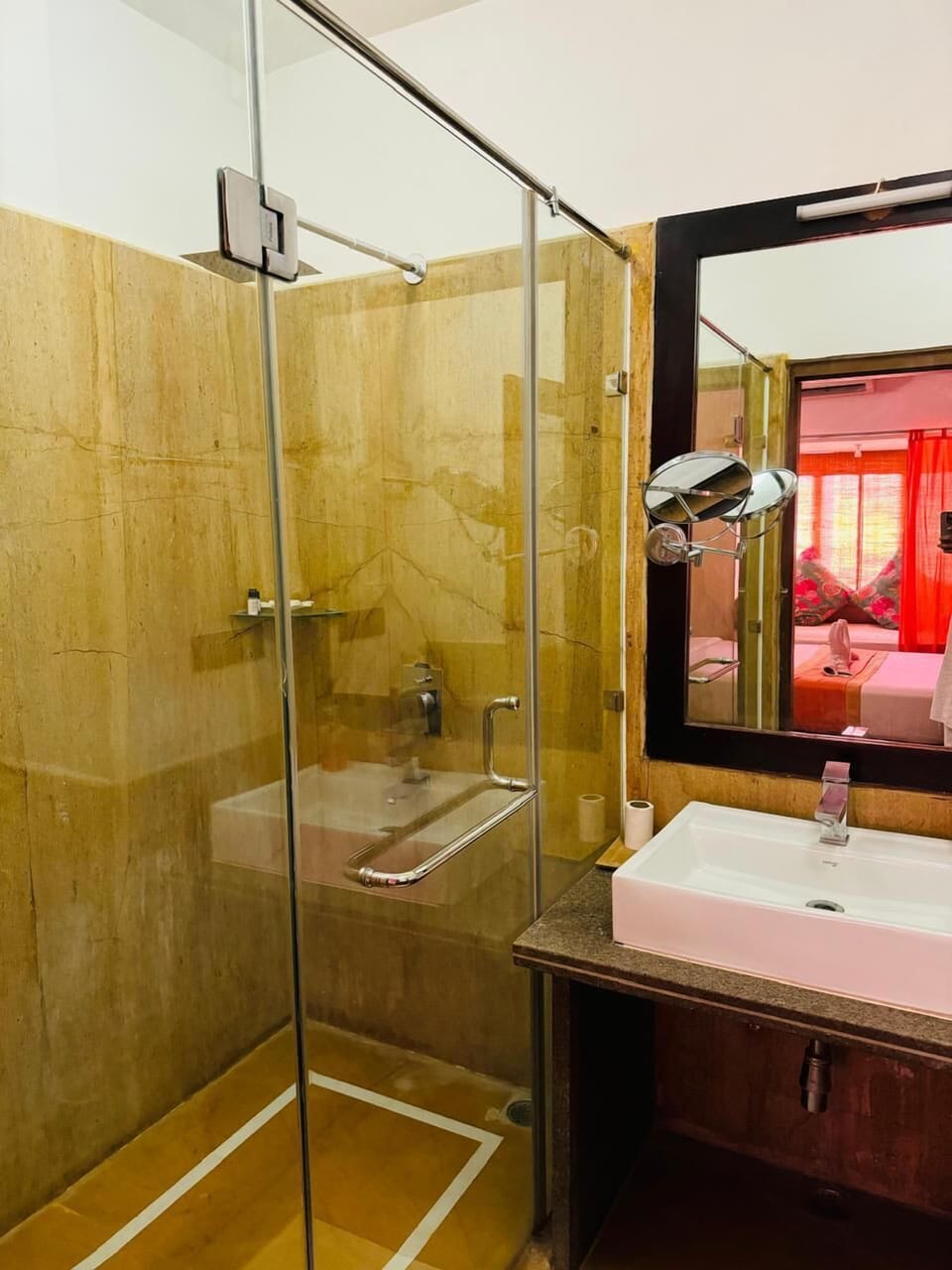 Deluxe Double or Twin Room | Bathroom | Shower, hair dryer, towels, soap