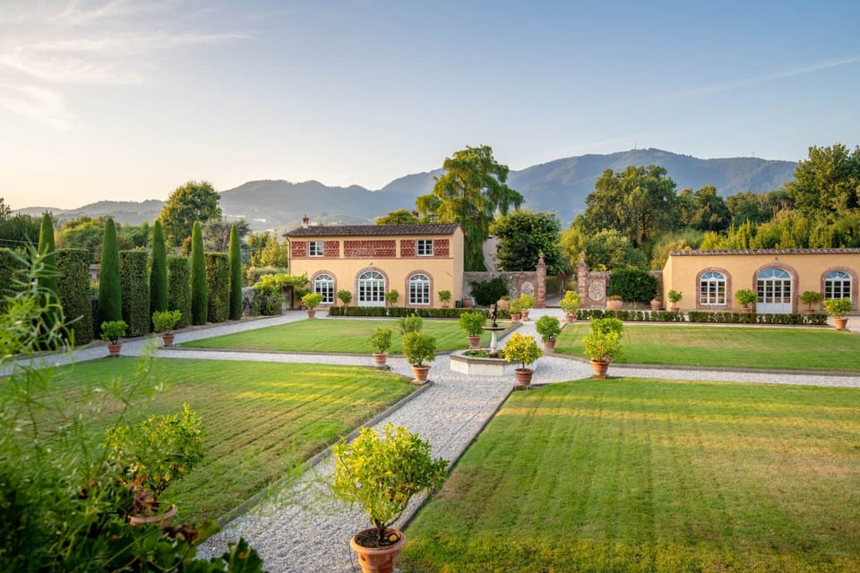 House | 10 bedrooms