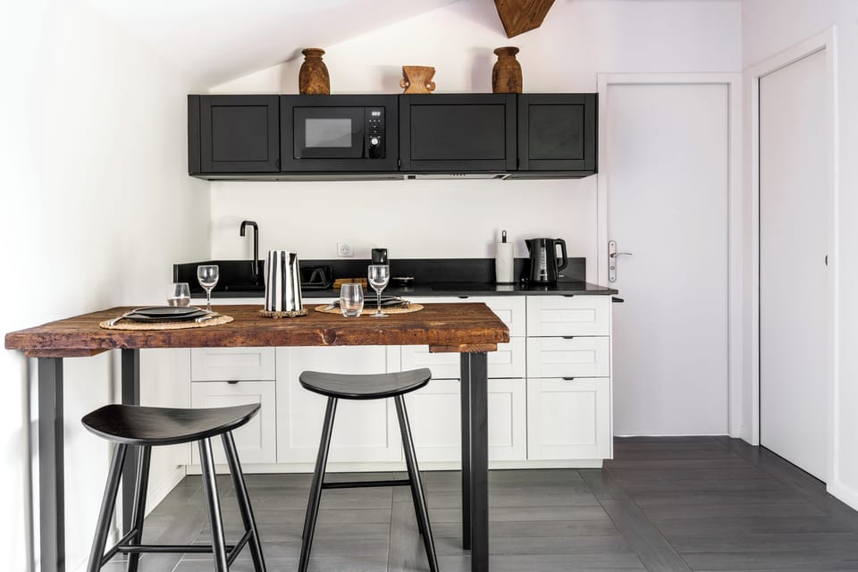 Design Room, 1 Queen Bed, Garden View | Private kitchen | Espresso maker, coffee/tea maker, electric kettle, toaster