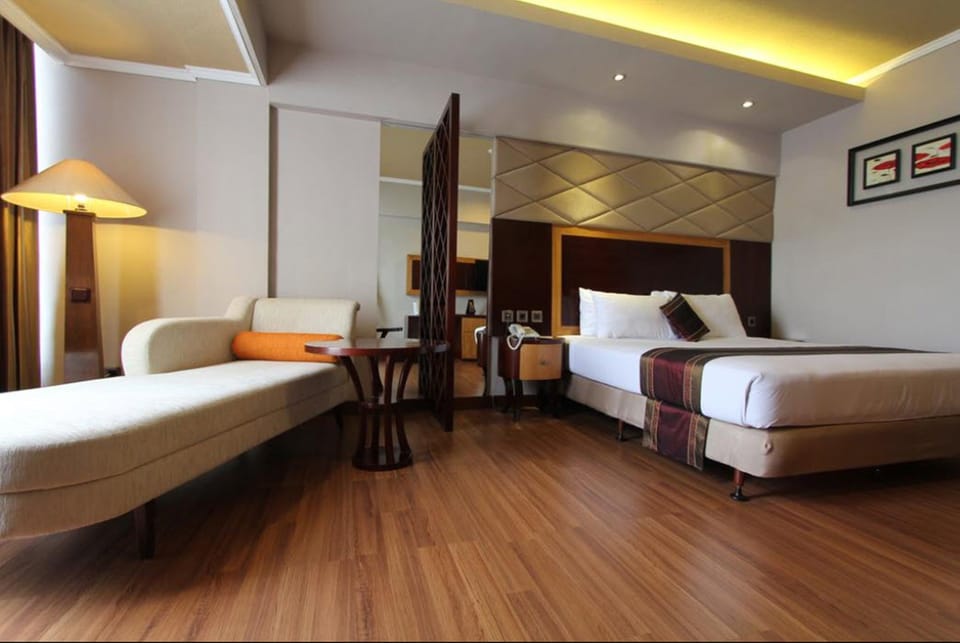 Deluxe Room | Desk, laptop workspace, free WiFi