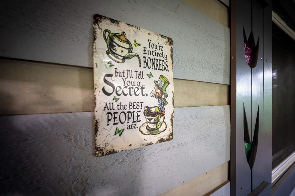 Charming Decor: A whimsical sign sets the tone for an unforgettable Gatlinburg getaway!