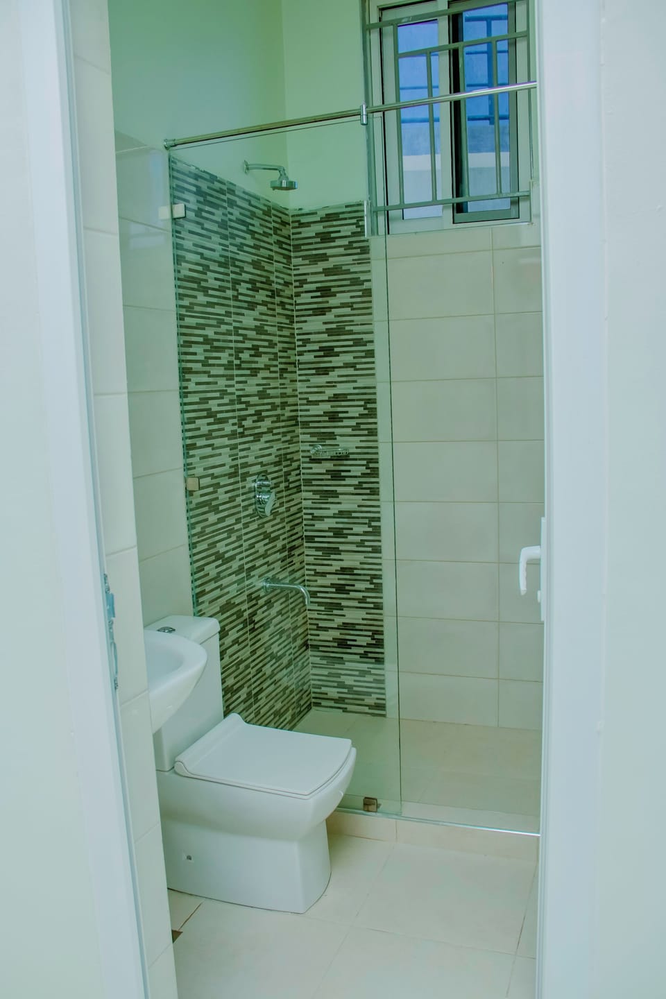 Superior Suite | Bathroom | Deep soaking tub, hair dryer, slippers, towels