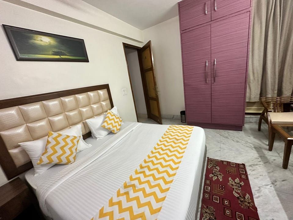 Classic Room | In-room safe, soundproofing, iron/ironing board, free WiFi