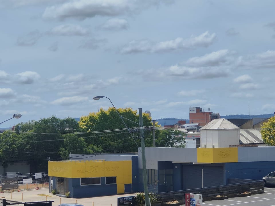 Premium bedding, iron/ironing board, free WiFi, bed sheets