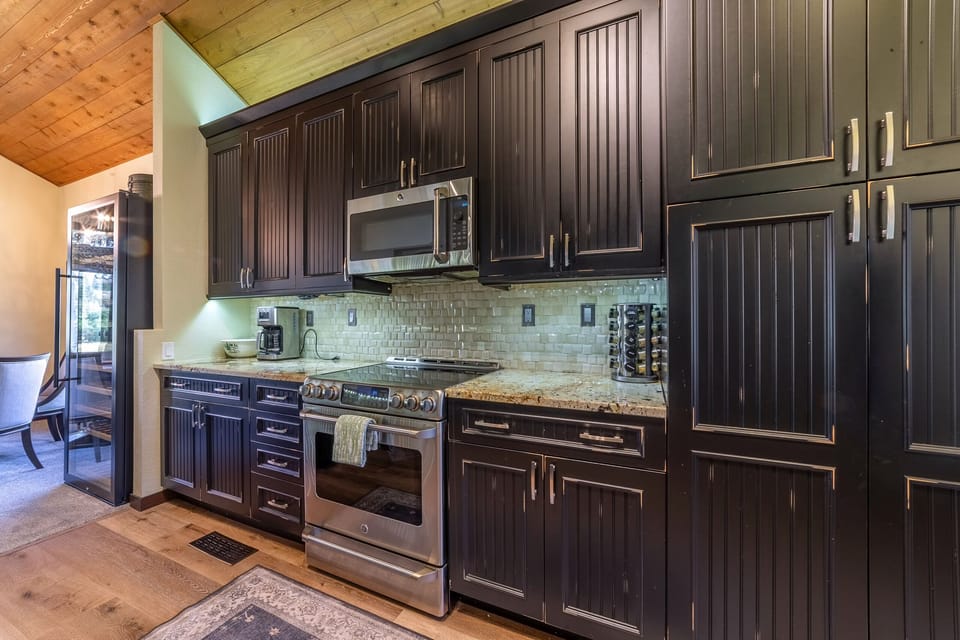 Kichen comes fully stocked with everything needed to cook a delicious meal.
