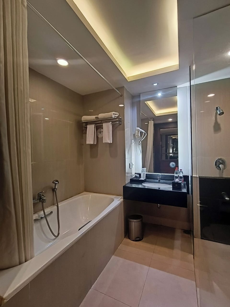 Junior Suite | Bathroom | Slippers, bidet, towels