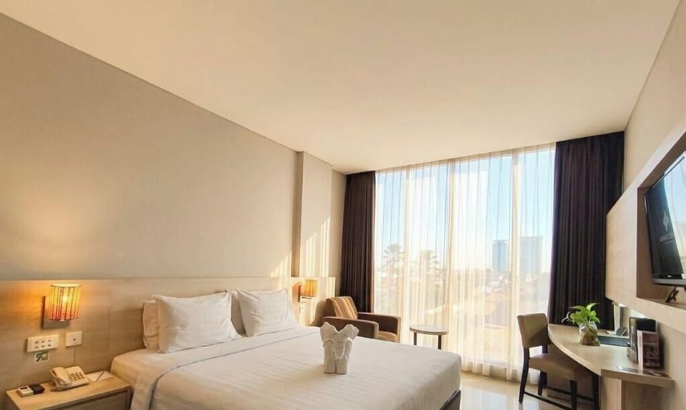 Club Double Room | In-room safe, free WiFi, bed sheets, wheelchair access