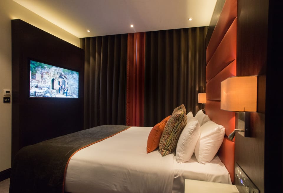 Superior Double or Twin Room | Minibar, in-room safe, desk, laptop workspace