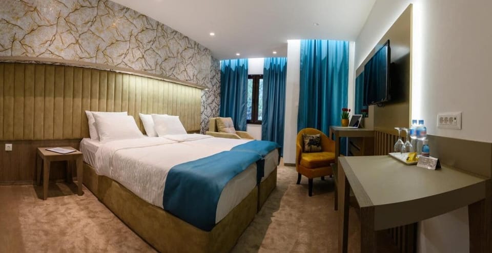 Deluxe Double or Twin Room, Lake View | Desk, laptop workspace, soundproofing, free WiFi