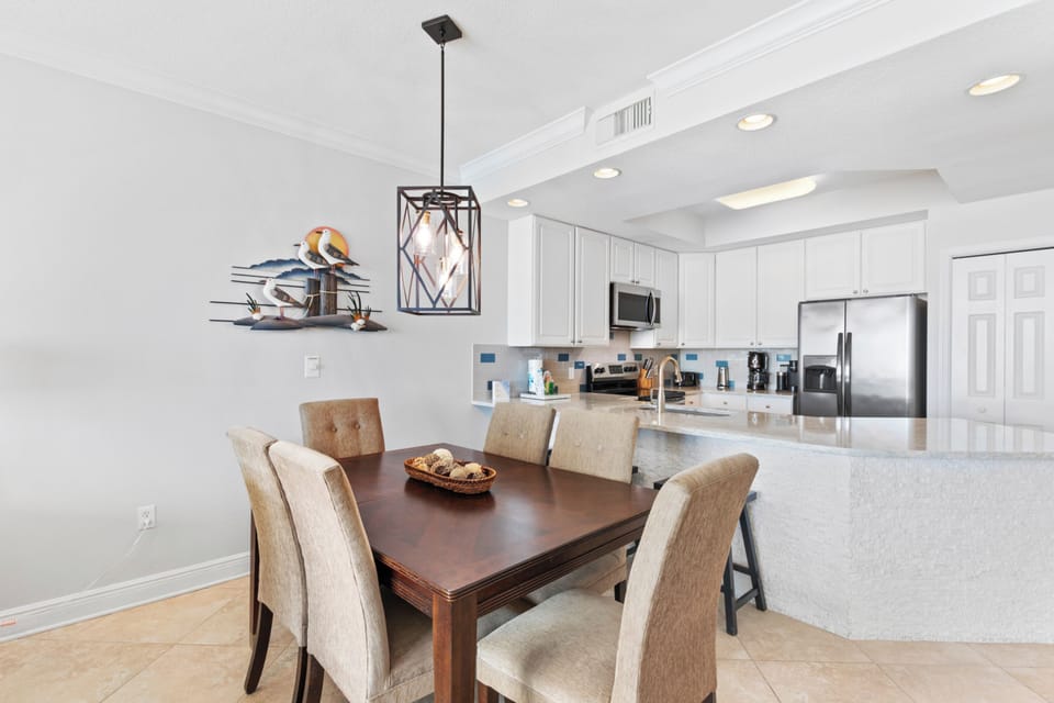Signature Condo, 3 Bedrooms, Non Smoking, Beach View | In-room dining