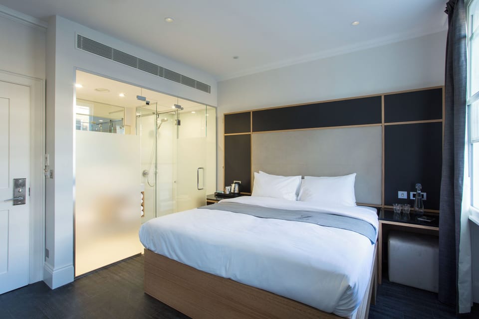 Junior Suite Room | Individually furnished, desk, blackout drapes, soundproofing