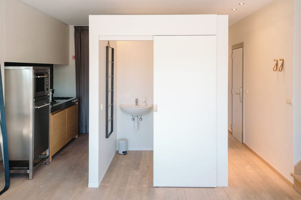 Luxury Studio | In-room safe, laptop workspace, soundproofing, free WiFi