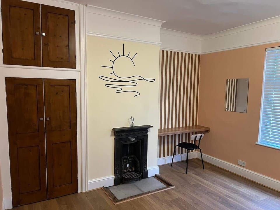 Regent Street, Kettering - Host & Stay