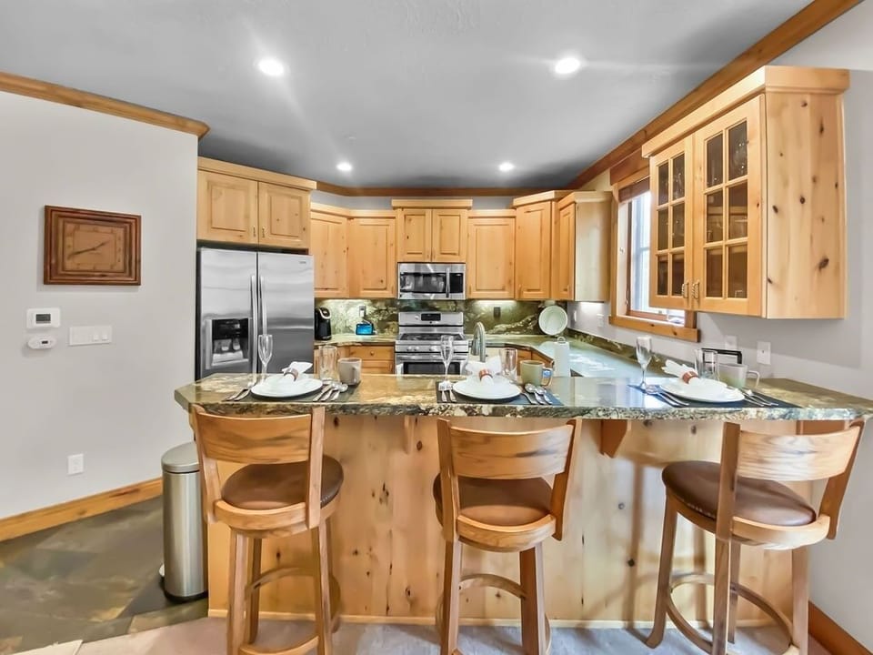 Condo, 3 Bedrooms | Private kitchen | Coffee/tea maker, fridge, oven, electric kettle