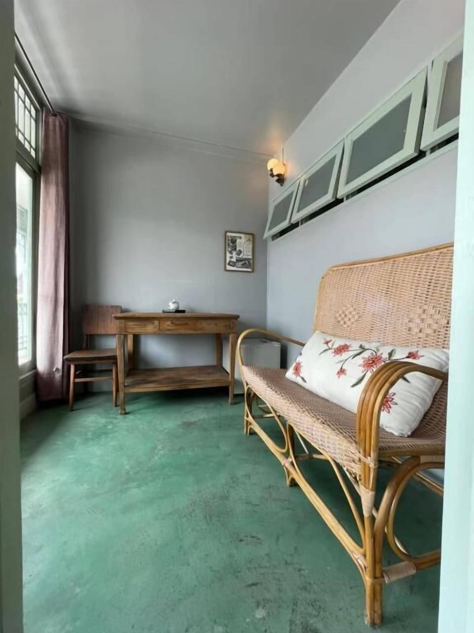Deluxe Mountain View With Sunroom - Large + Single Bed | Living area | 45-inch Smart TV with digital channels