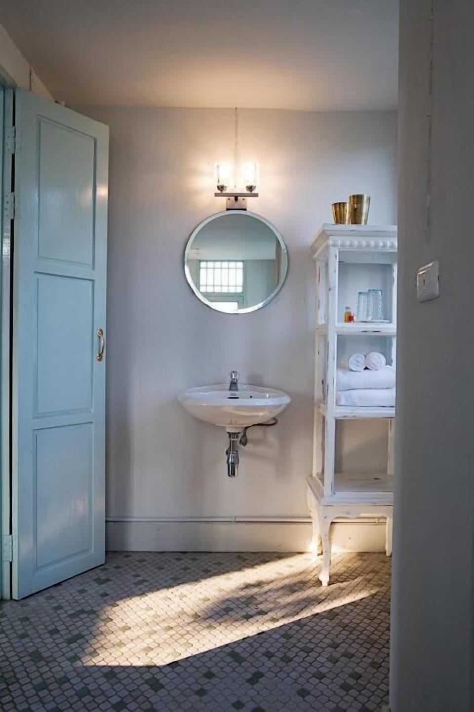 Grand Deluxe Mountain View Balcony & Bathtub | Bathroom | Hair dryer, slippers, soap, shampoo