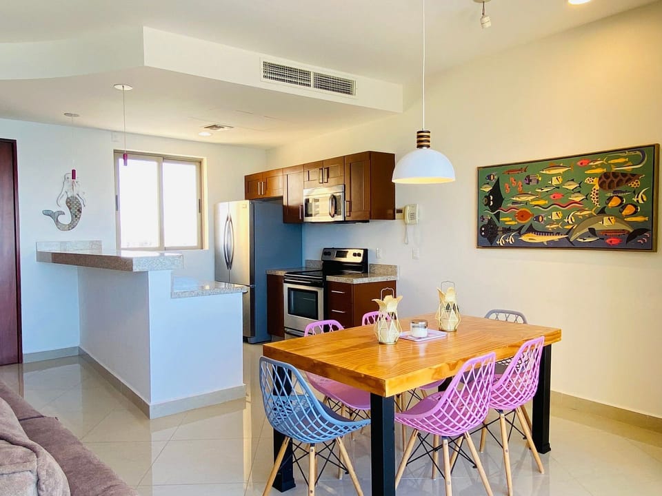 Kitchen or kitchenette,Dining area